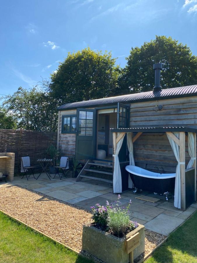 The Rabbit Warren Shepherd Hut Ketton エクステリア 写真