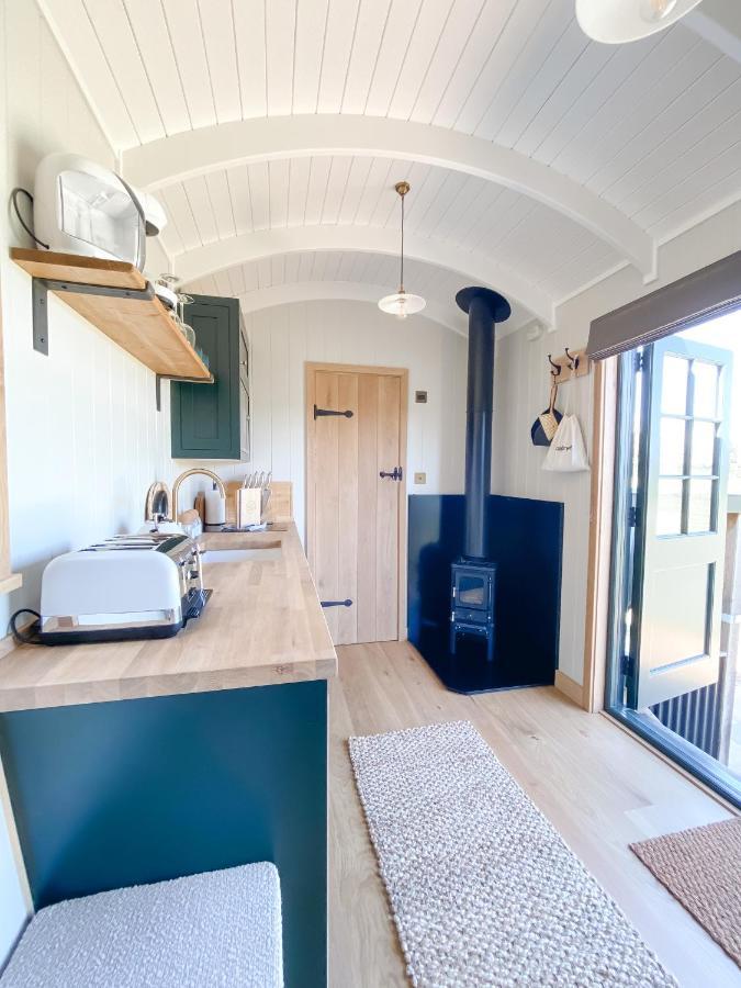 The Rabbit Warren Shepherd Hut Ketton エクステリア 写真